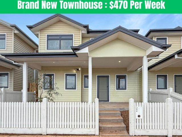 Brand New 4 Bedroom Townhouse in Eynesbury