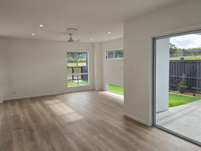 BRAND NEW 4 BEDROOM 2 LIVING 2 BATHROOM EXTRA TOILET HOUSE