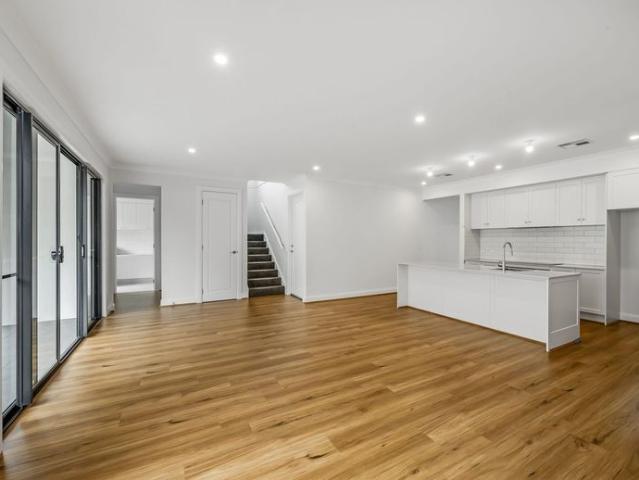 Brand New! 4 Bedroom 3 Bathroom Home Meters From The River Torrens Bike and Walk Path