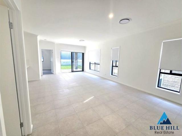 Brand new 4 bedrooms duplex house with solar panels for higher energy efficiency