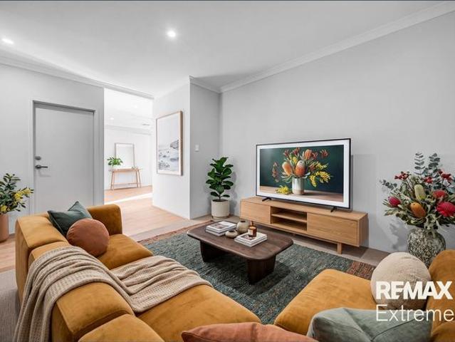 Brand new 4x2 Eglinton Village!