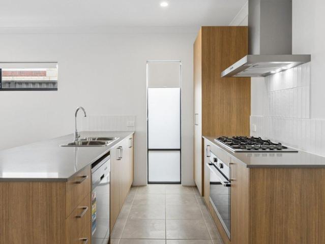 BRAND NEW 4x2x2 IN EGLINTON