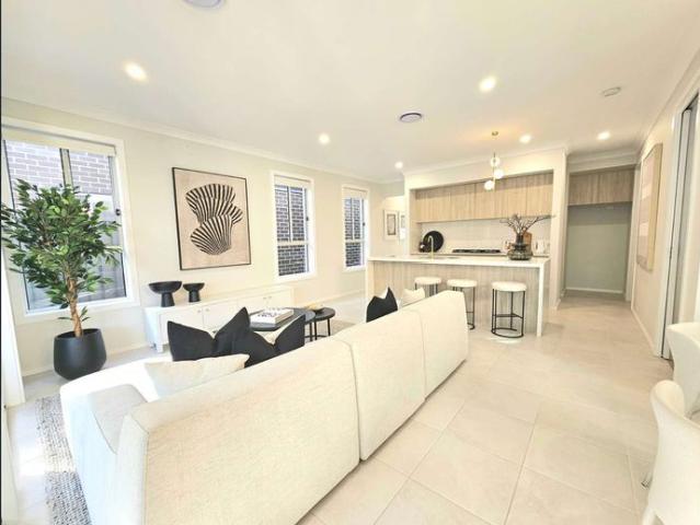 BRAND NEW 5 Bedroom Family Home Ready to move in !