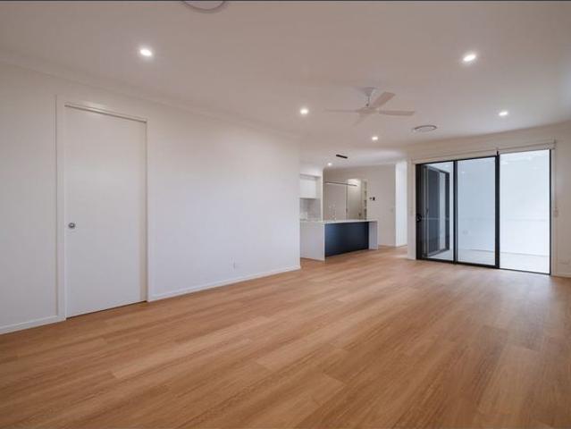 BRAND NEW 5 BEDROOM FAMILY HOME WITH DUCTED AIR & SOLAR
