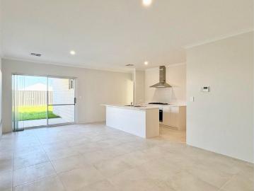 Brand New 5 Bedroom Family Home!