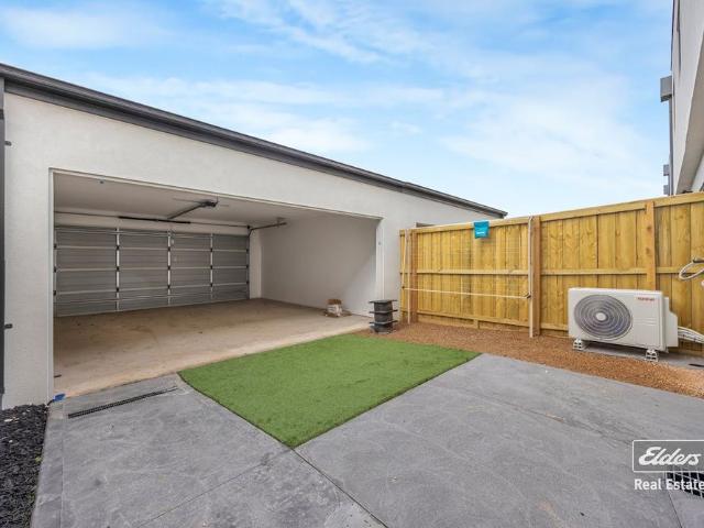 Brand New 5 Bedroom Townhouse in Prime Mambourin Location!