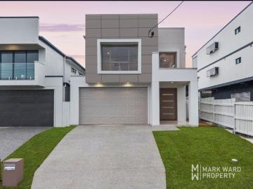 BRAND NEW 5 BEDROOM, 3 BATHROOM HOME WITH DESIGNER FINISHES AND DUAL LIVING AREAS