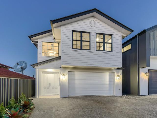 BRAND NEW. 5 BEDROOMS, 3 BATHROOM PLUS DUCTED AIR CONDITIONING !