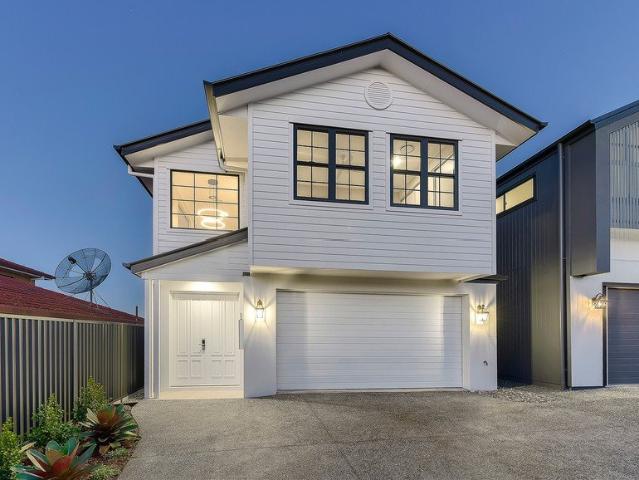 BRAND NEW. 5 BEDROOMS, 3 BATHROOM PLUS DUCTED AIR CONDITIONING !