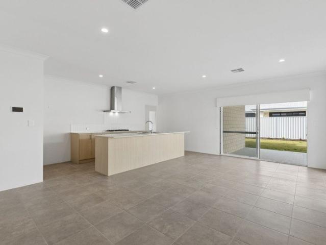 BRAND NEW 5x2x2 IN YANCHEP