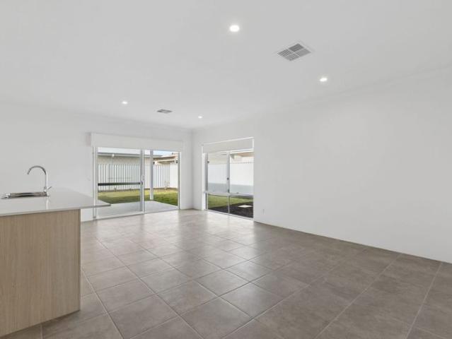 BRAND NEW 5x2x2 IN YANCHEP