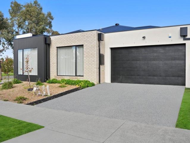 BRAND NEW | 638 m2 37sq built approx. | 4 MASTERS | 4 BATH | 2 LIVINGS | 2 KITCHEN | MASSIVE DOUBLE SIDED BACKYARD