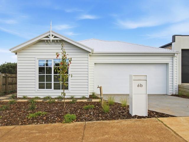 Brand New Cottage Style Family Home in Prime Drouin Location