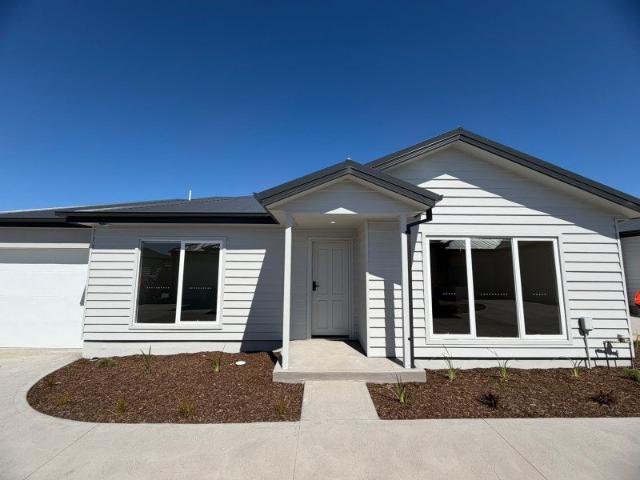 Brand New Country Living with Year Round Comfort in Riddells Creek