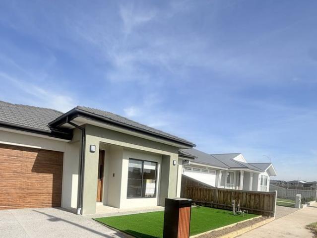 Brand New 4 Bedroom, 4 Bathroom Family Home in Prime Mambourin Location | $630 Per Week