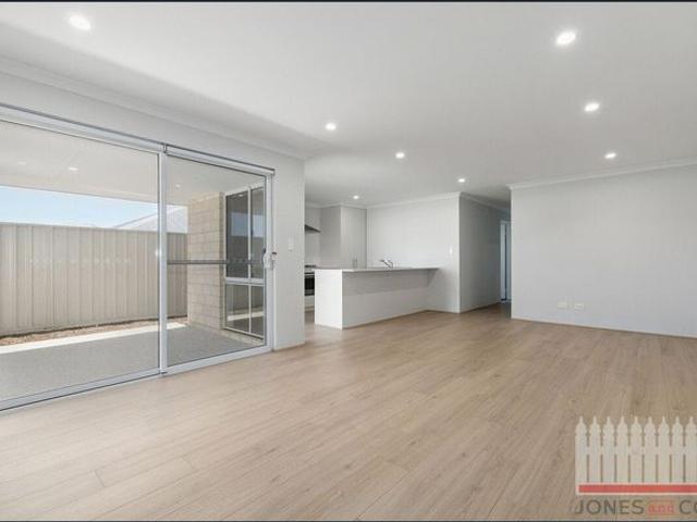 Brand New Coastal Family Home at 8 Wobbegong Grange Two Rocks
