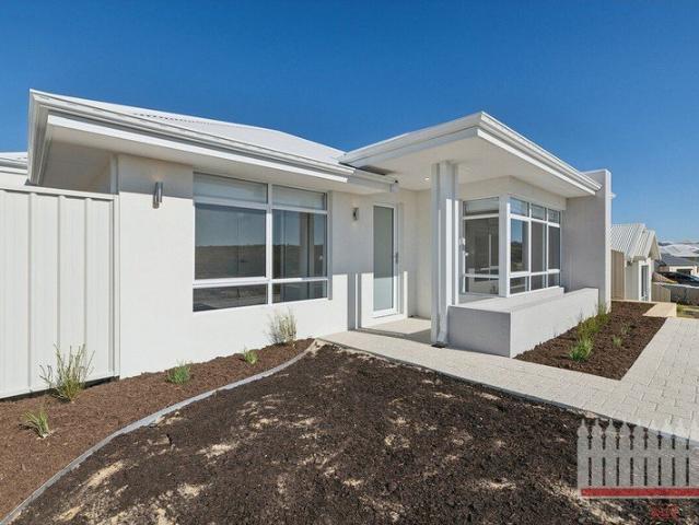 Brand New Coastal Family Home at 8 Wobbegong Grange Two Rocks