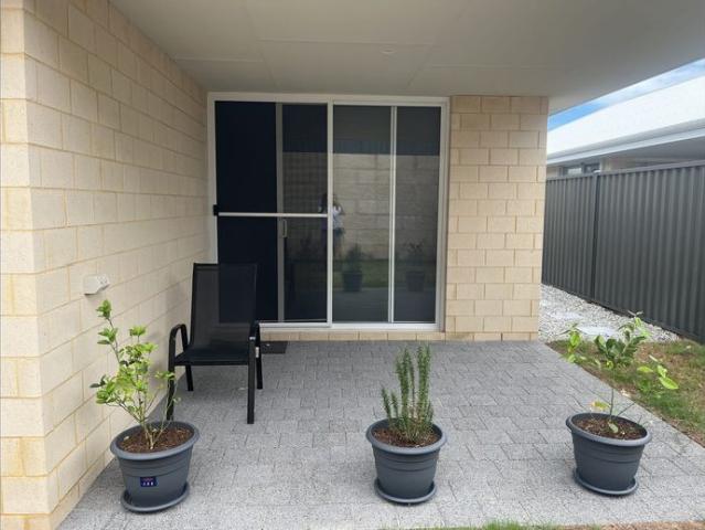 Brand New Coastal Family Living – Just Moments from the Beach!  modern, spacious and ready to move in! Eglinton WA 6034