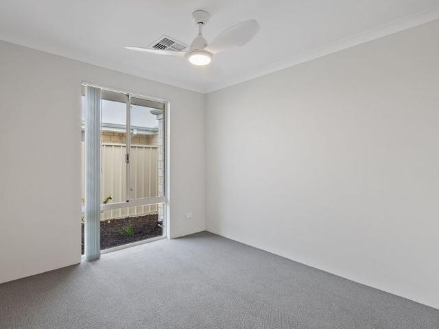 Brand New Coastal Living in Two Rocks Ducted reverse cycle AC through out and ceiling fans in every bedrooms
