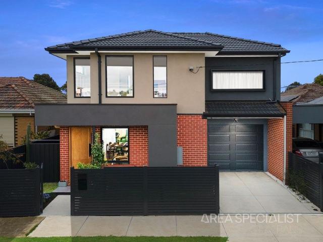 Contemporary Excellence in a Prime Sunshine North Location ! NO BODY CORPORATE!