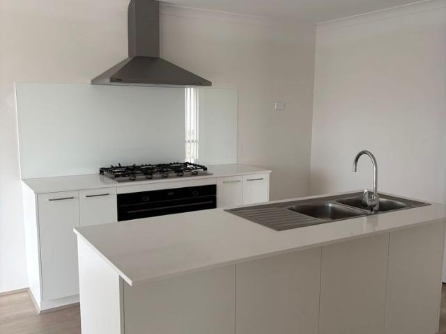 Brand New Contemporary Home in Sought‑After Australind Location