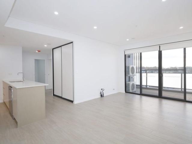 BRAND NEW Contemporary Luxury Apartment | Walk to Tallawong Metro