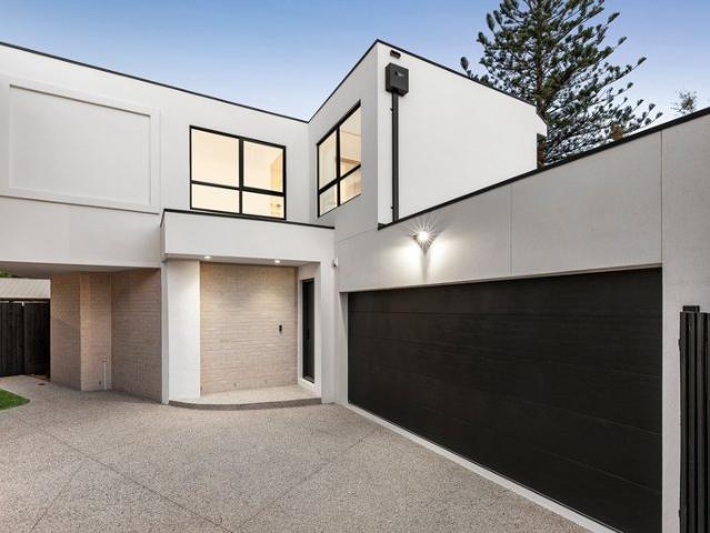 Brand New Contemporary Luxury in the Heart of Hampton East