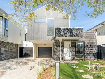 Brand New Contemporary Living