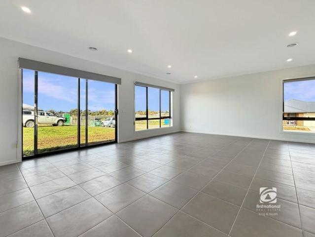 BRAND NEW – CONTEMPORARY LIVING!