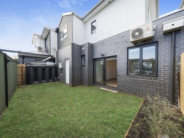 Brand New Contemporary Living in Altona