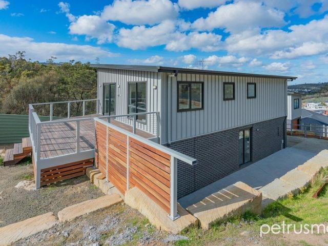 Brand New Contemporary Living in Sought After Geilston Bay