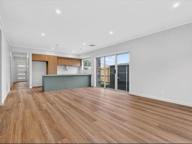 BRAND NEW CONTEMPORARY STYLE