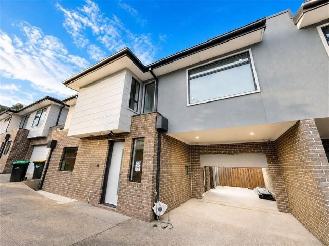 Brand New Contemporary Townhouse Be the First to Call It Home!