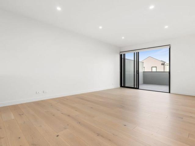 Brand New Contemporary Townhouse in the Heart of South Kingsville
