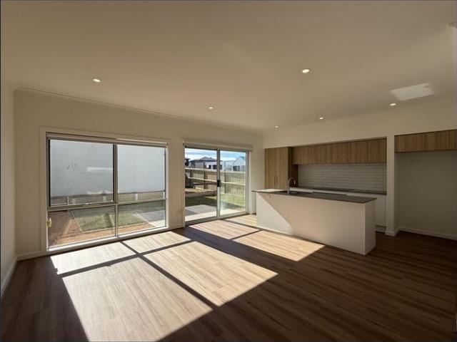 Brand New Contemporary Townhouse in a Prime Torquay Location