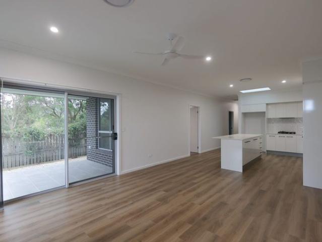 BRAND NEW CONTEMPORAY FOUR BEDROOM DUPLEX