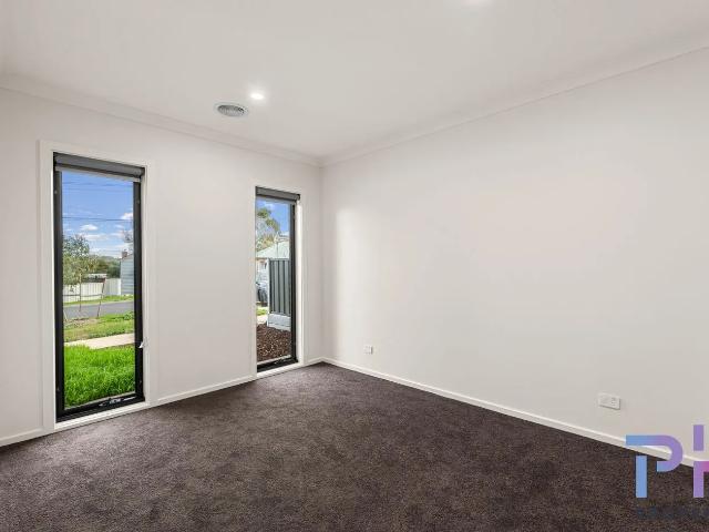 BRAND NEW, CLOSE TO SHOPS AND TRANSPORT!
