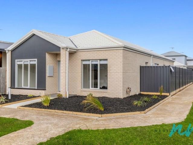 Brand New Custom Built Home Excellent Side Access for Boat & Caravan Storage