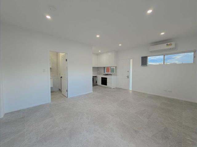BRAND NEW AND MODERN GRANNY FLAT IN PRIME LOCATION!