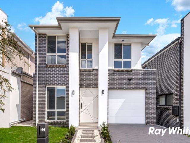 BRAND NEW AND READY FOR YOU| 4 Bedrooms, 3 Living Areas & a Downstairs Guest Suite!