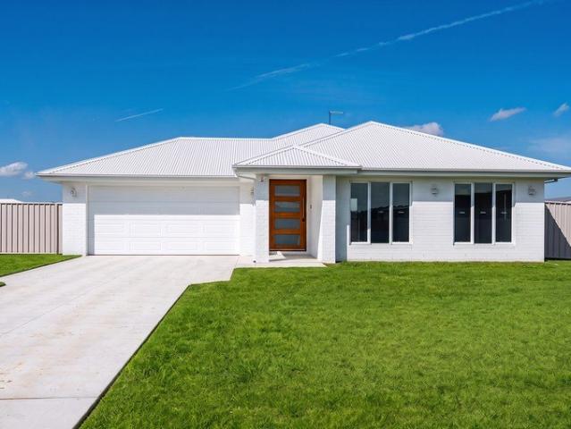 Brand New Afonso Home with Style and Space