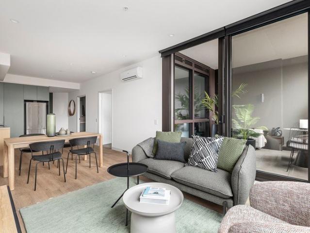 Brand new apartment with premium amenities, perfectly placed in Caulfield