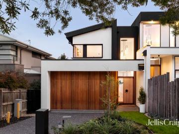 Luxury & Sophistication With Golf Course Views