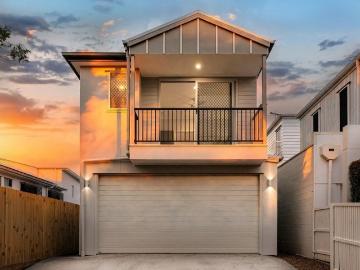 Brand New Architectural Splendour Meets High End Inner City Living