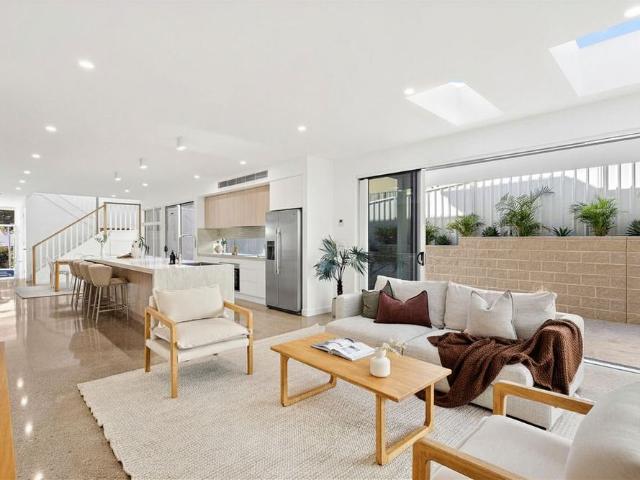 Brand New Architecturally Designed 4 Bedroom Duplex