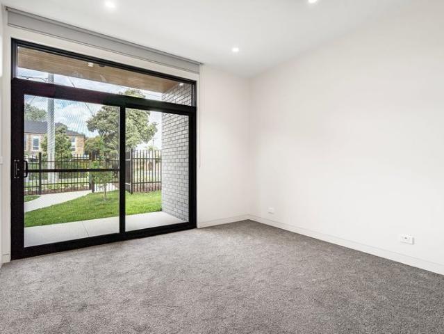 Brand New Bayside Living with Space, Style & Sophistication !