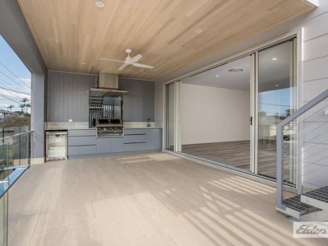 Brand New Bayside Luxury A Short Stroll to the Waterfront
