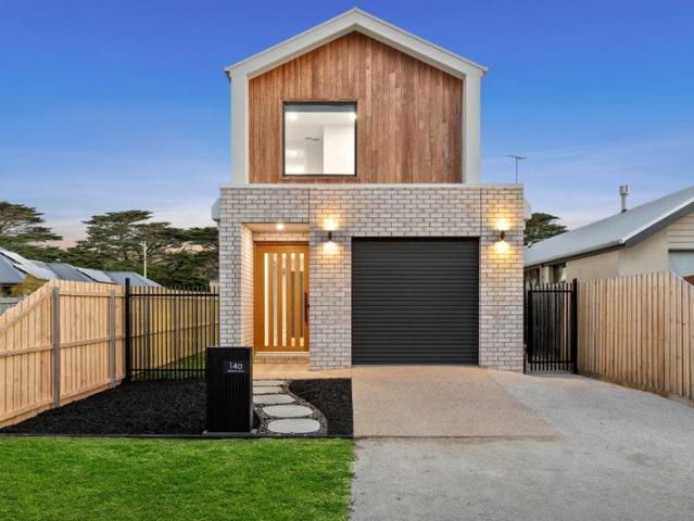 Brand New Beachside Hideaway, 300m from the Shore