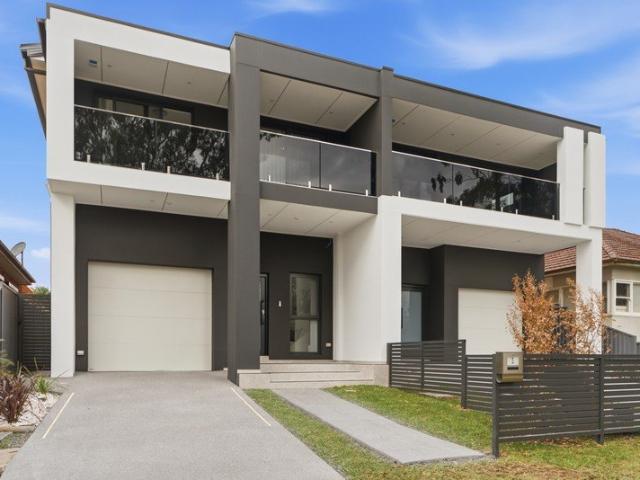 Brand New Beauty ~ 300m to Train Station