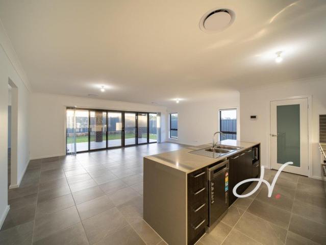Brand New & Beautifully Appointed Family Luxury in a Peaceful Bellbird Pocket